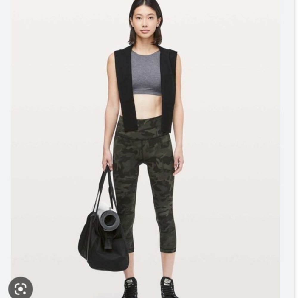 Lululemon green‎ camo Wunder Under crop